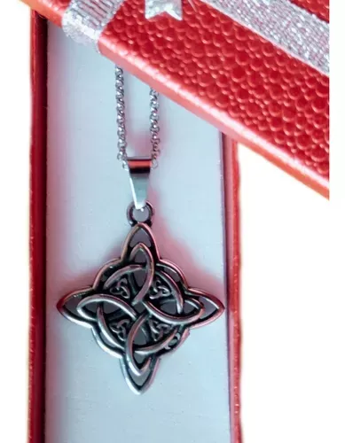 nudo de brujas con triquetas Nudo de Brujas con Triquetas